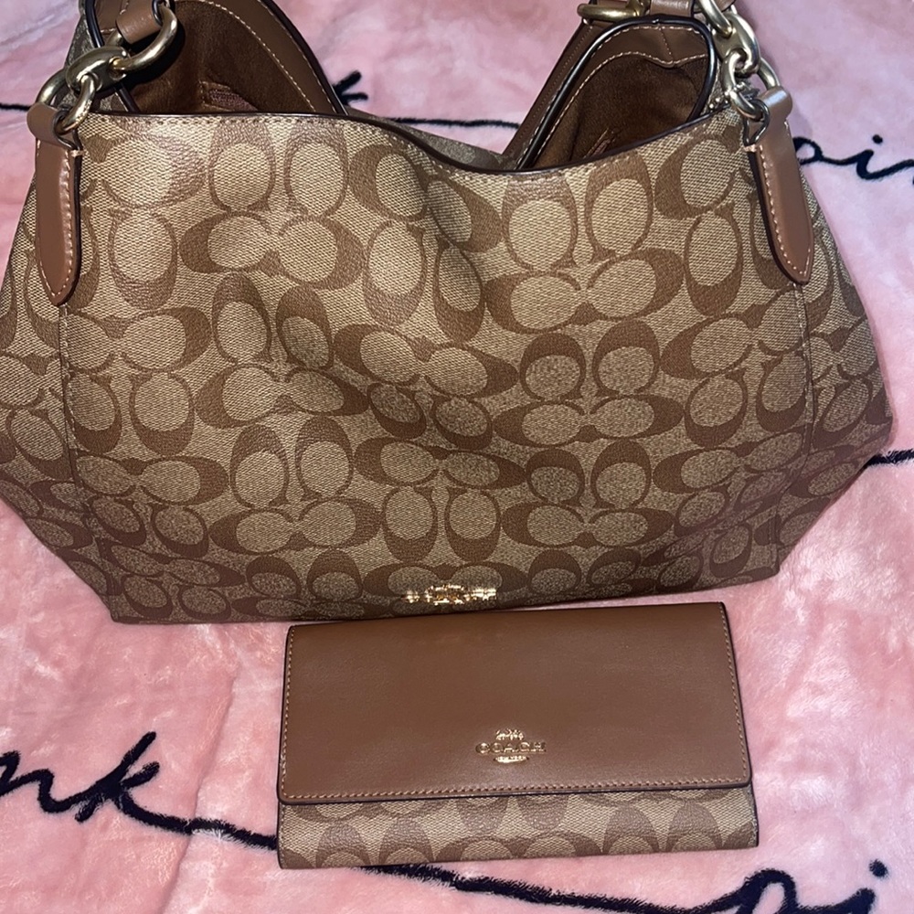 Authentic Coach Hallie Shoulder Bag in Signature Canvas With Wallet F80298 EUC